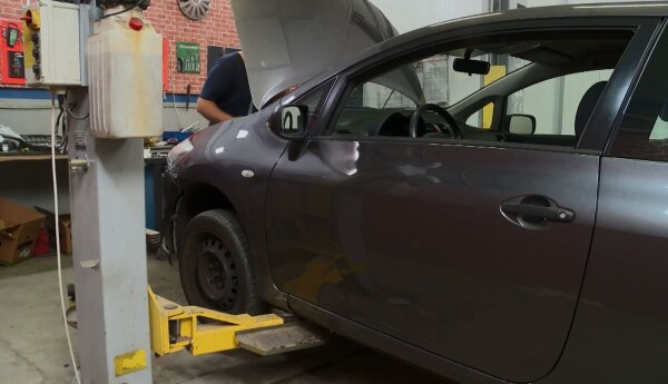 Brudne C4 Grand Picasso i Auris po kolizji